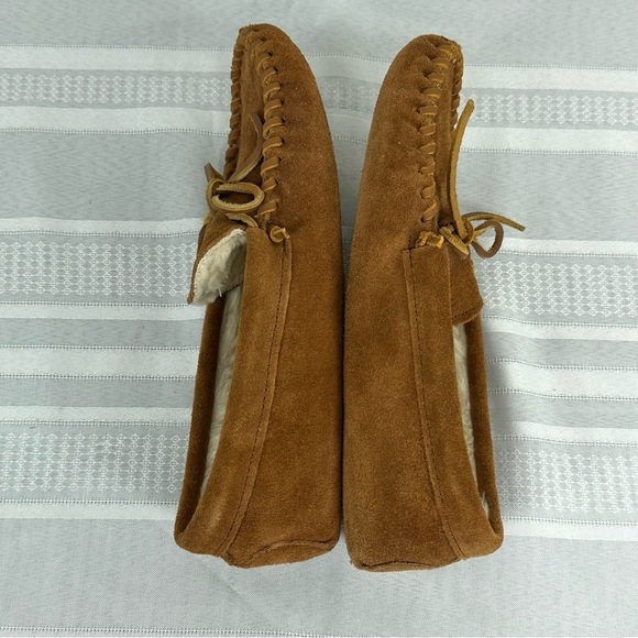 Minnetonka size 8 Rust Brown Suede Faux Sherpa Lined Moccasins - Picture 6 of 9